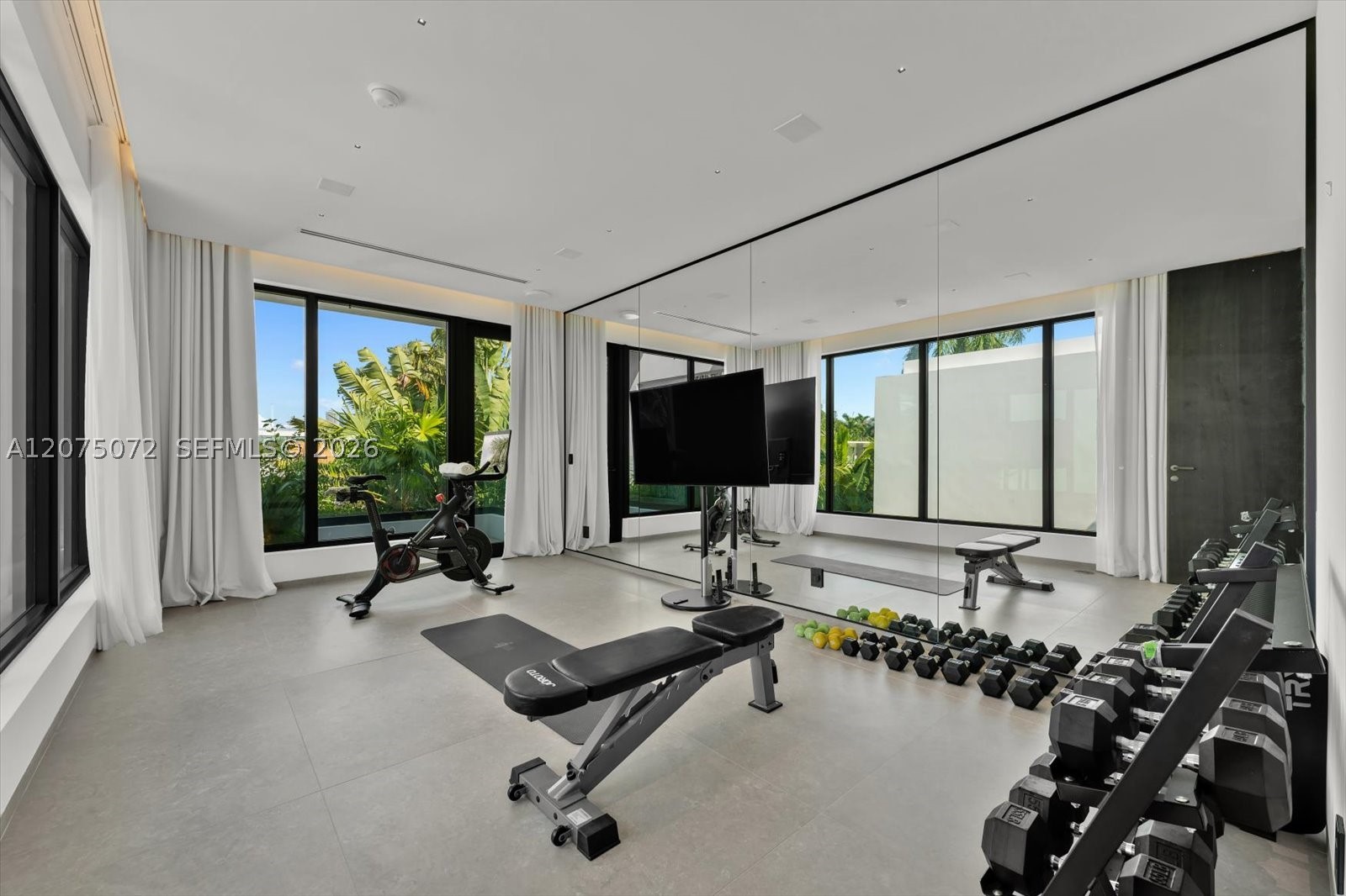375 N Hibiscus Dr Miami Beach, FL 33139