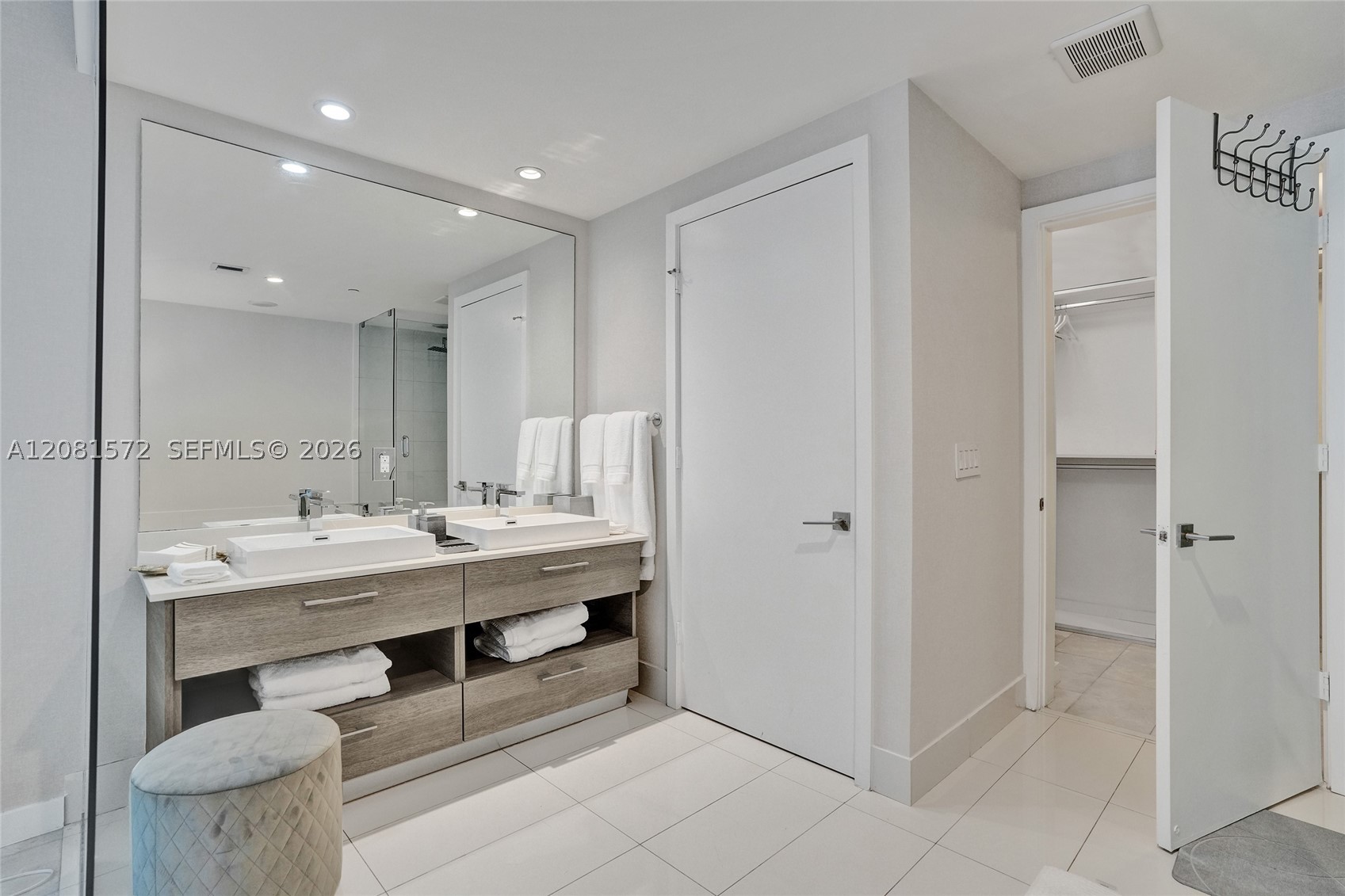 650 NE 32nd St #3901 Miami, FL 33137