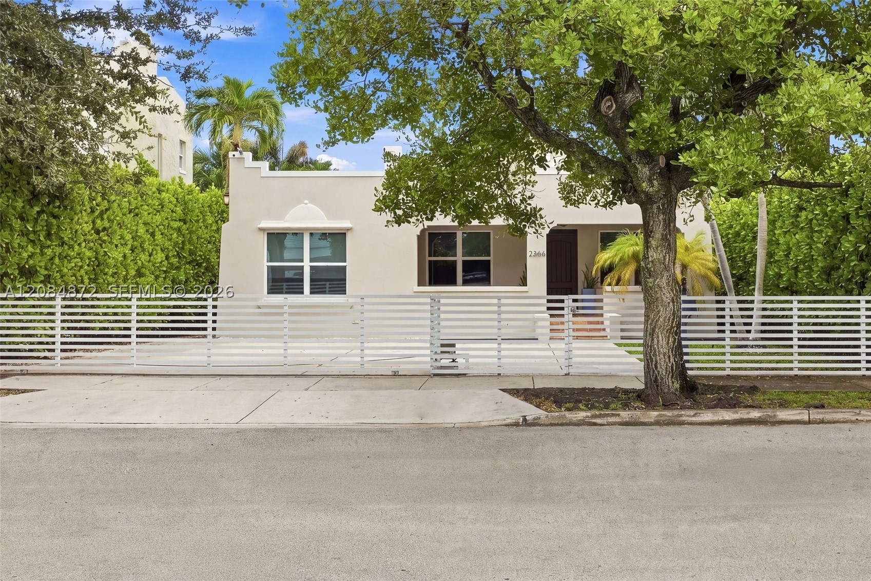 2366 SW 10th St