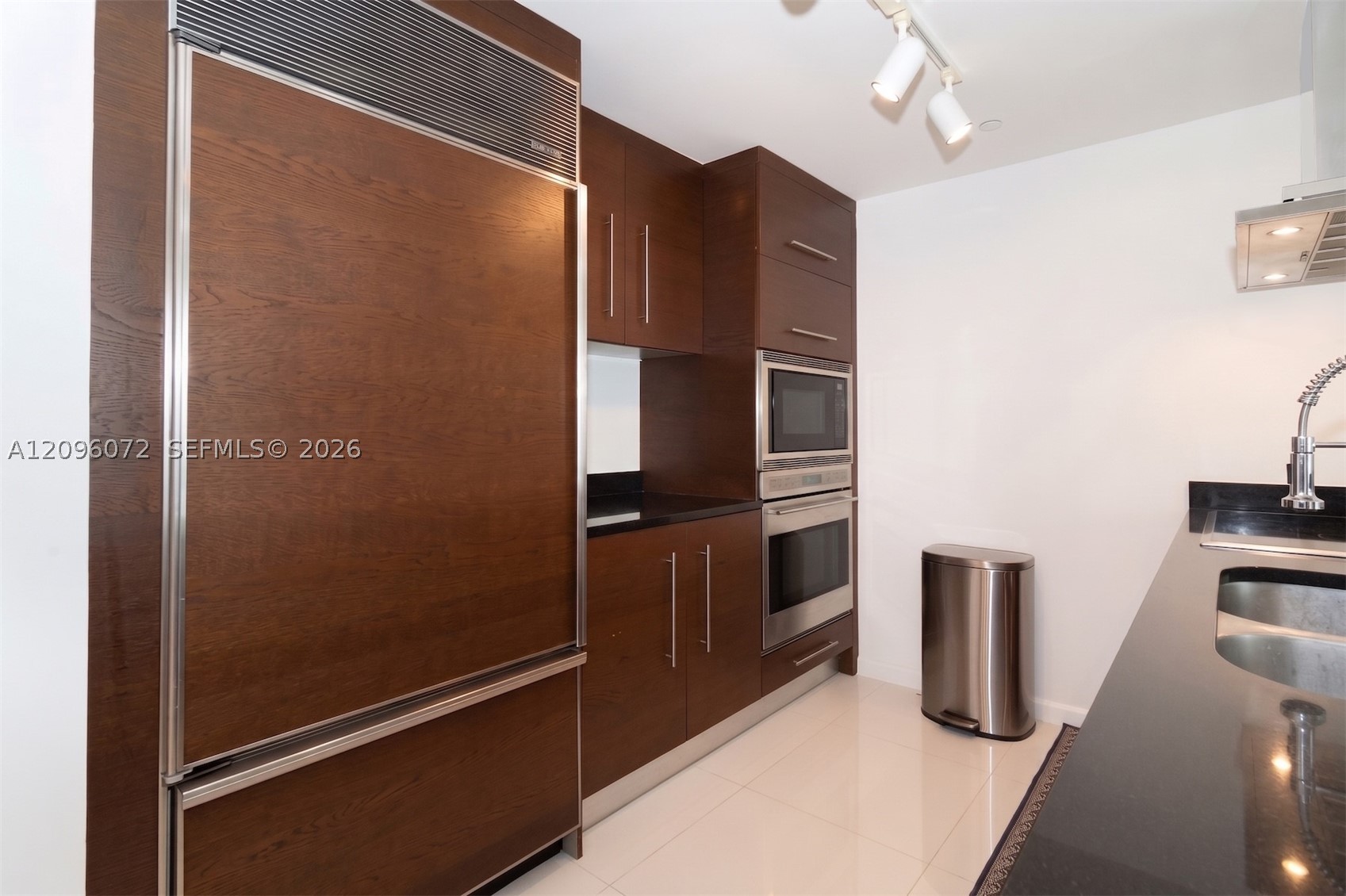 image Icon Brickell II10