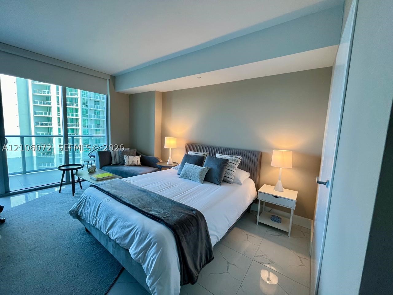 1300 Brickell Bay Dr #1806