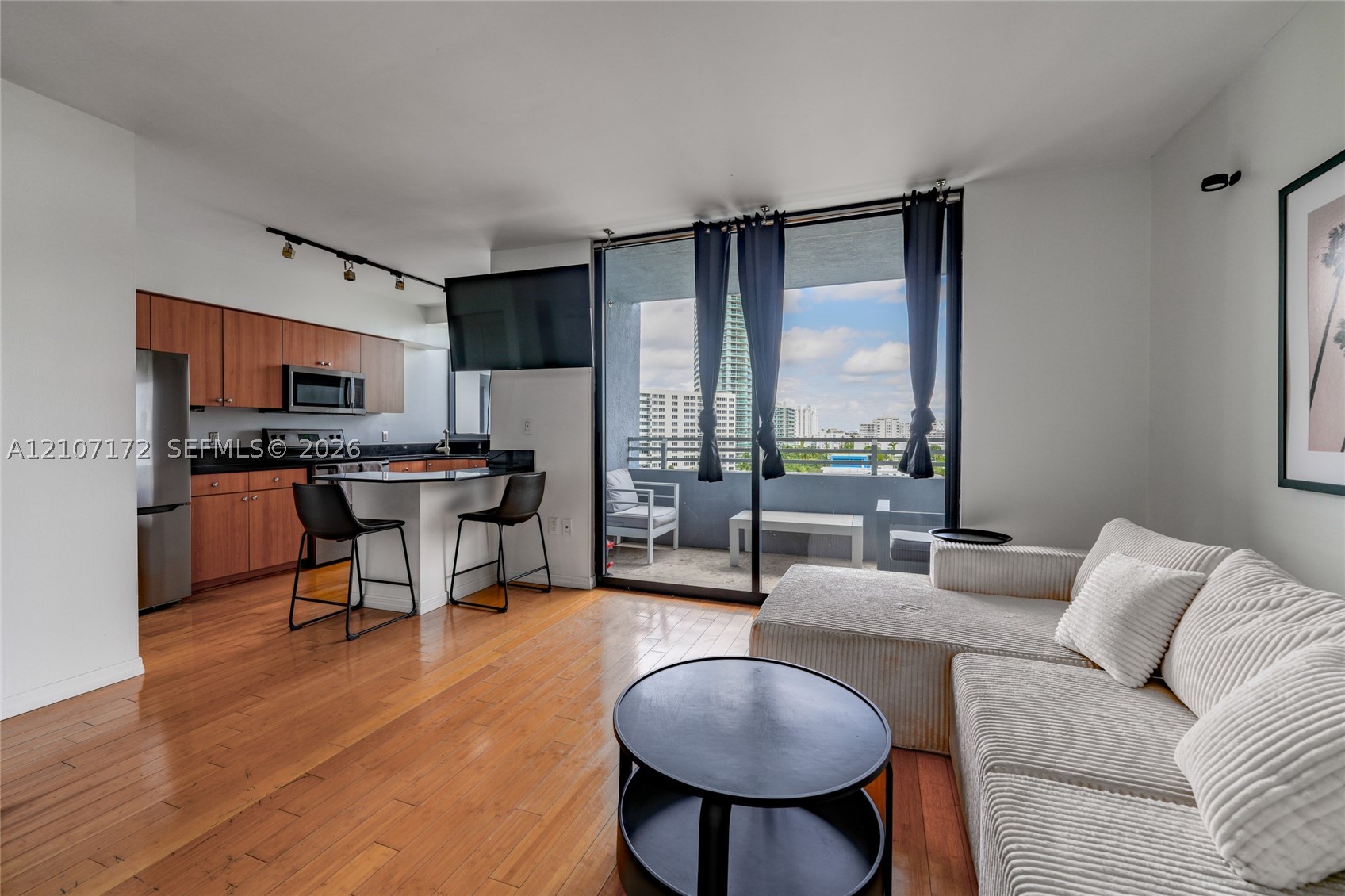 1330 West Ave #909