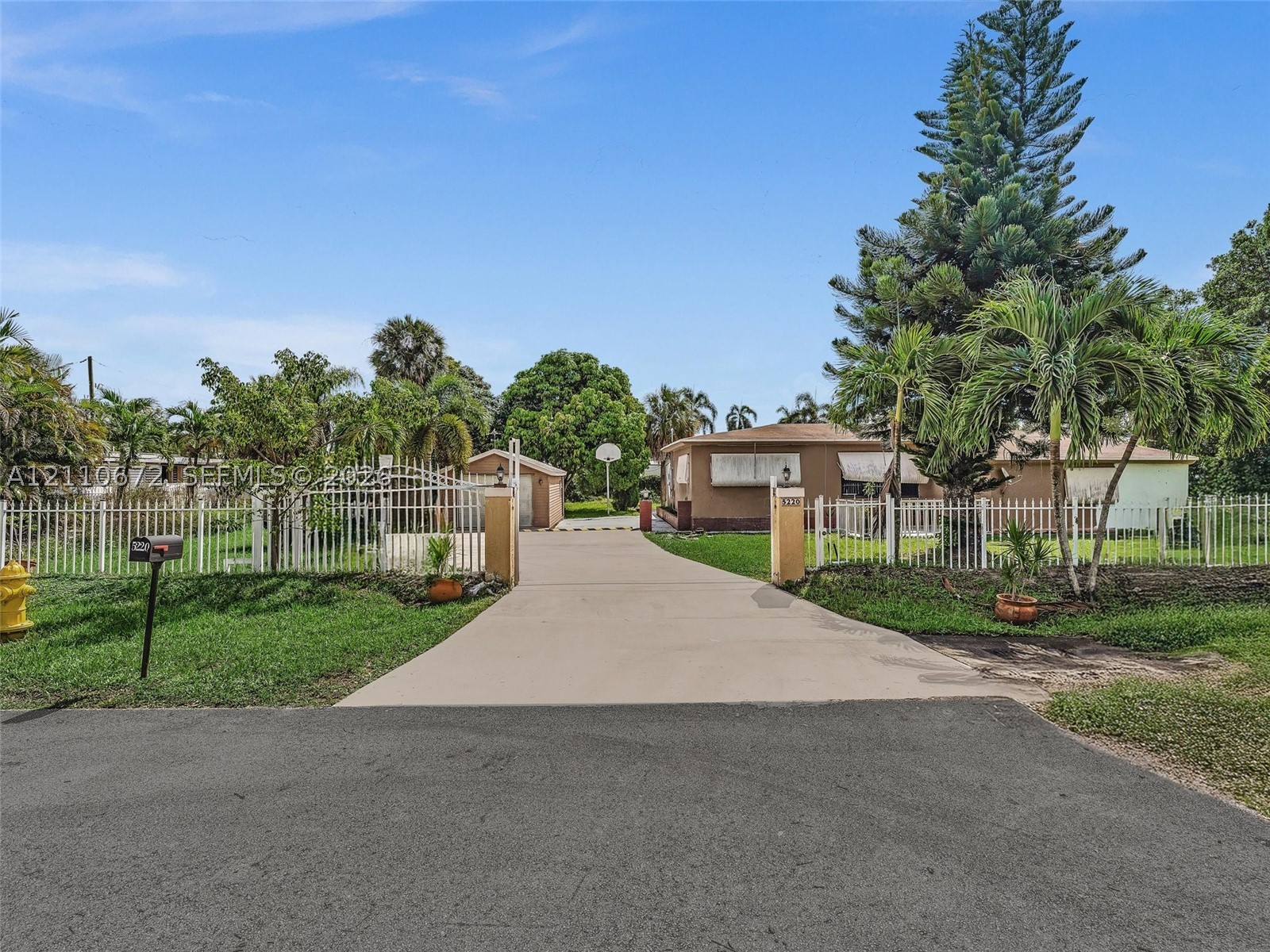 5220 SW 26th Ave Dania Beach, FL 33312