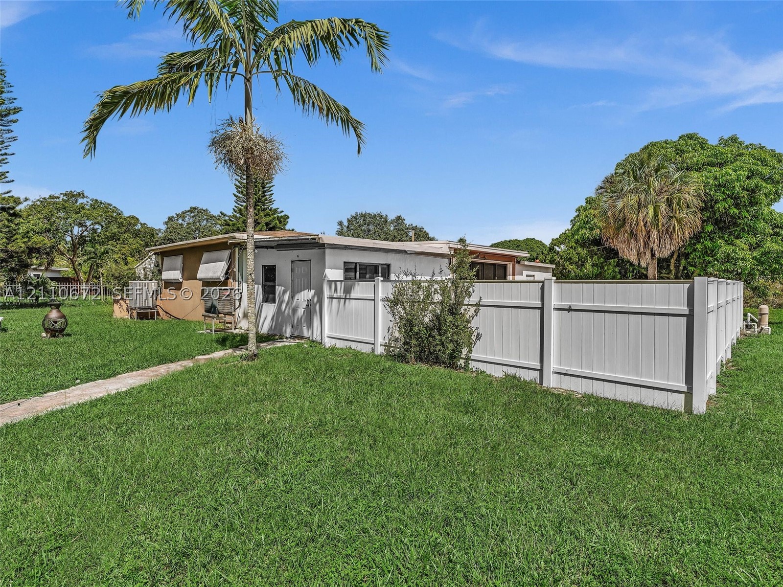 5220 SW 26th Ave Dania Beach, FL 33312