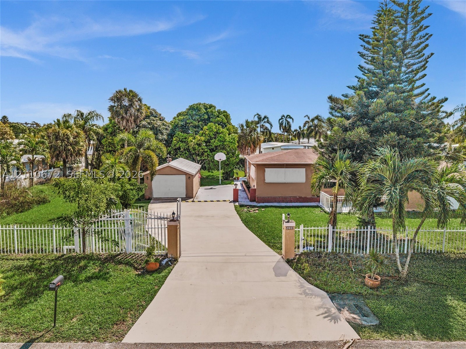 5220 SW 26th Ave Dania Beach, FL 33312