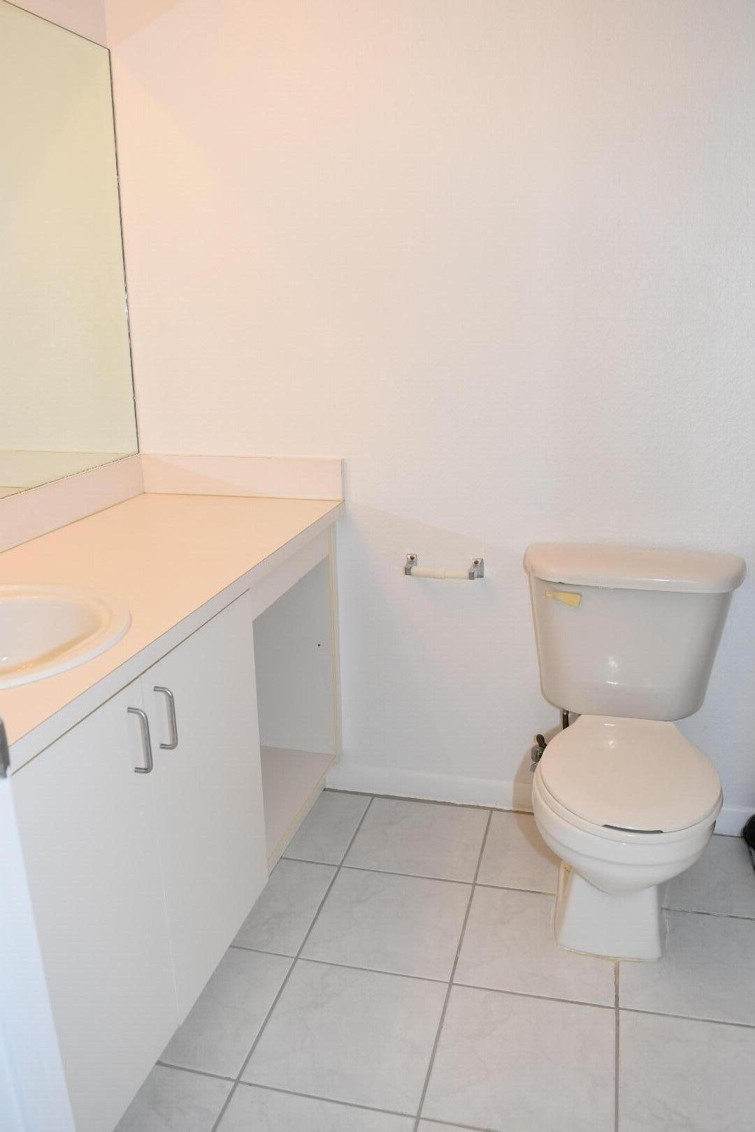 2010 Taylor #7b Hollywood, FL 33020