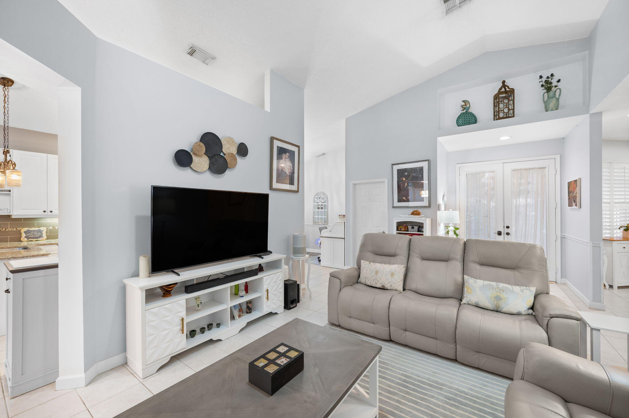 577 SW Saint Kitts Port St Lucie, FL 34986