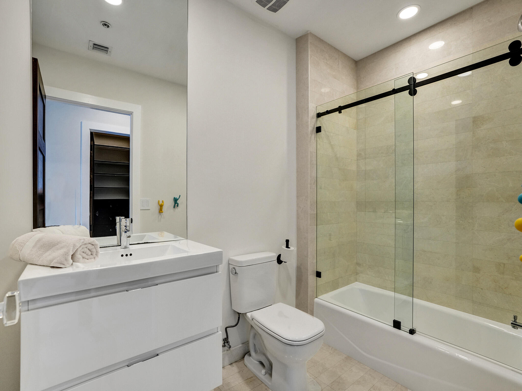image Marina Palms Residences North Condo32