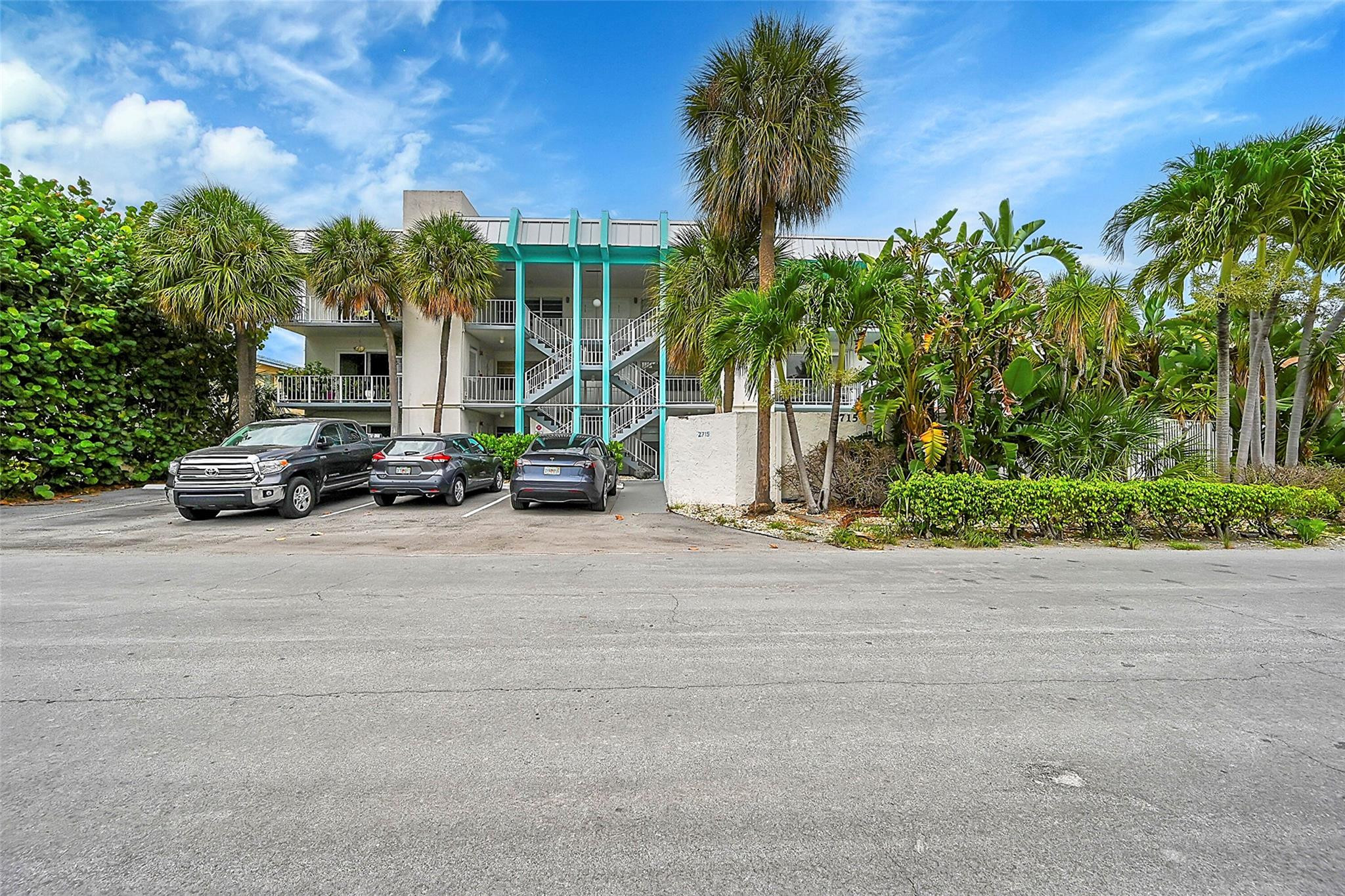 2715 NE 49th
