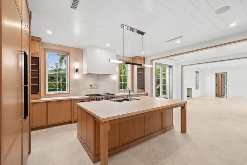 125 Worth West Palm Beach, FL 33405