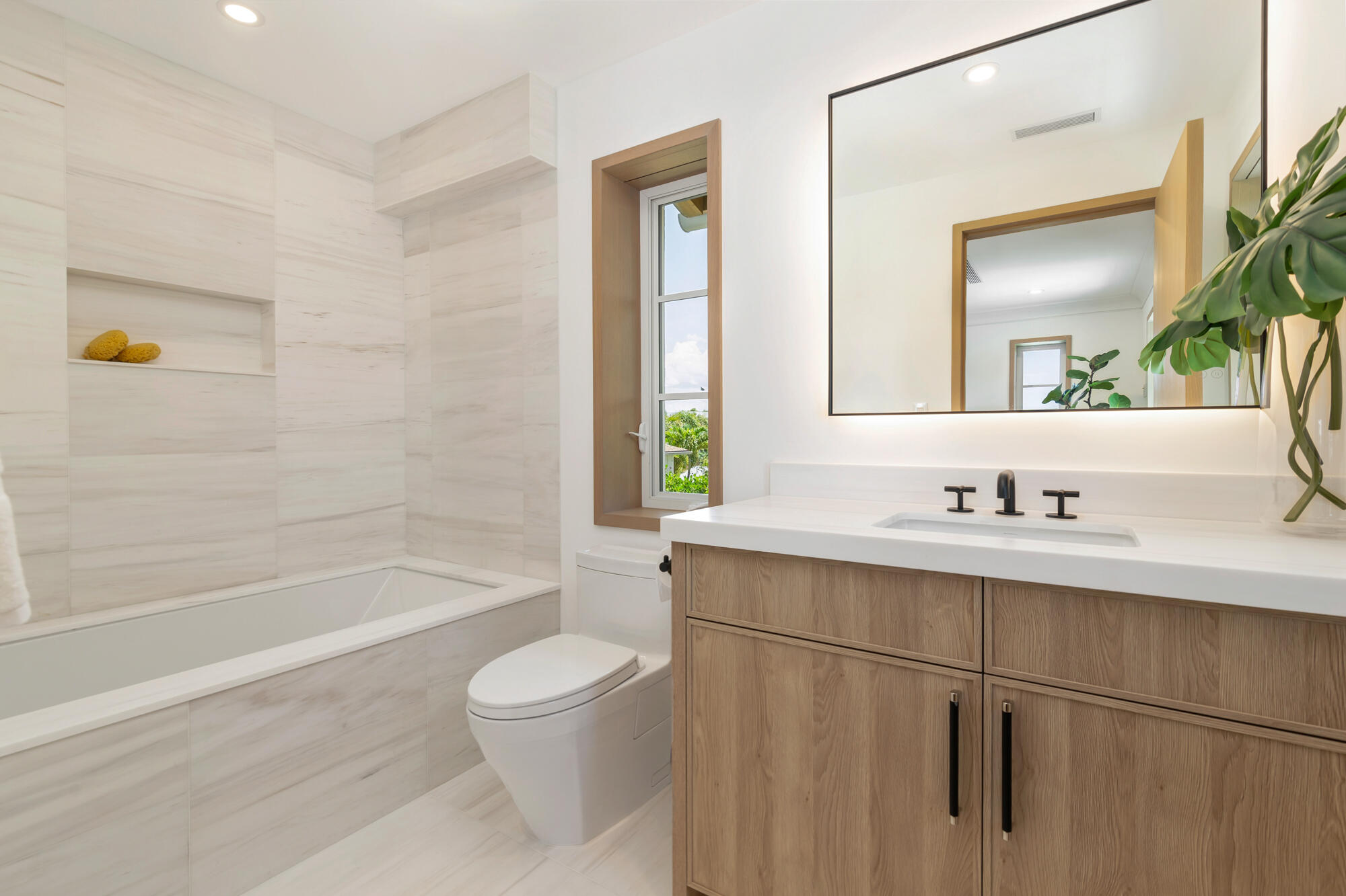 125 Worth West Palm Beach, FL 33405