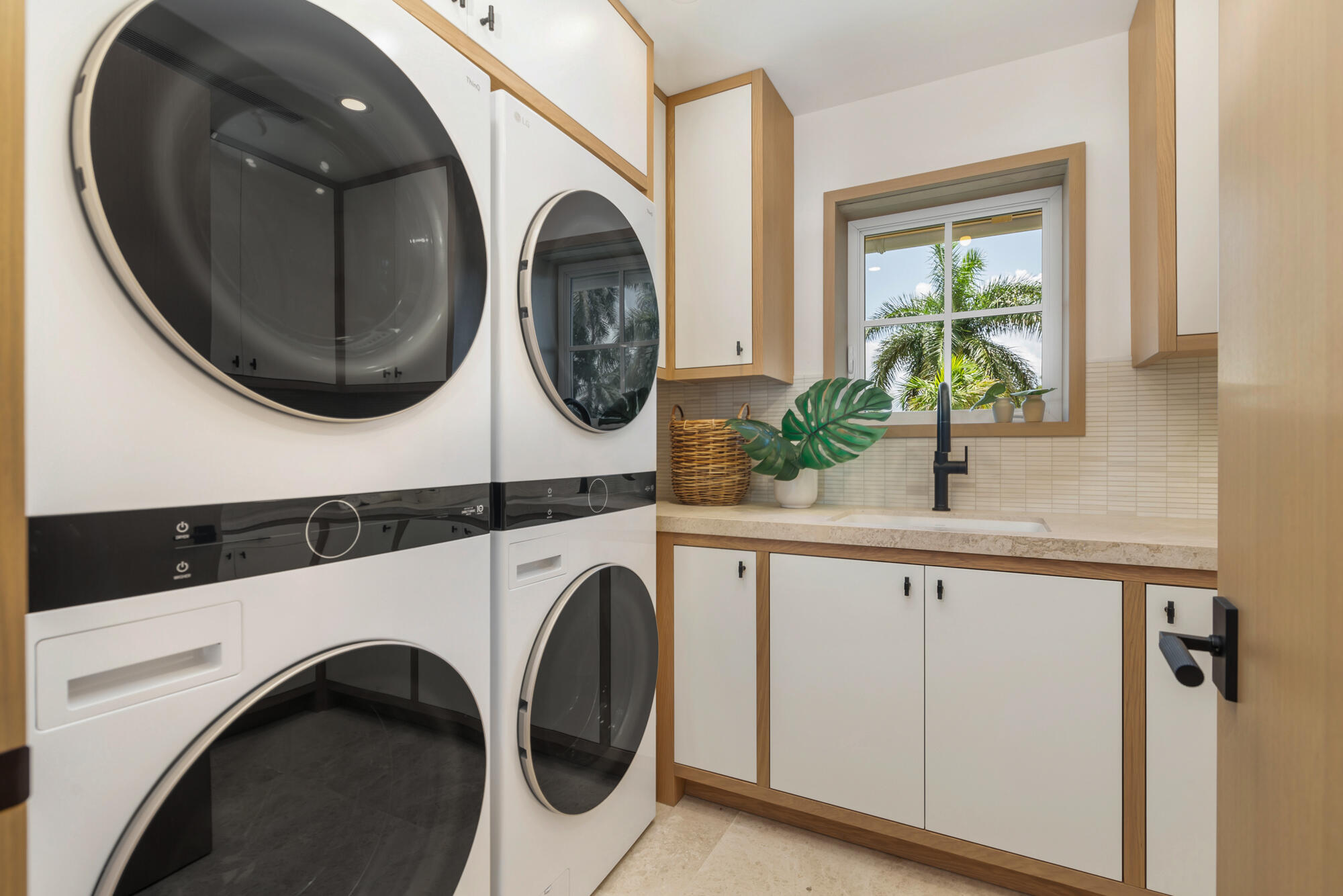 125 Worth West Palm Beach, FL 33405