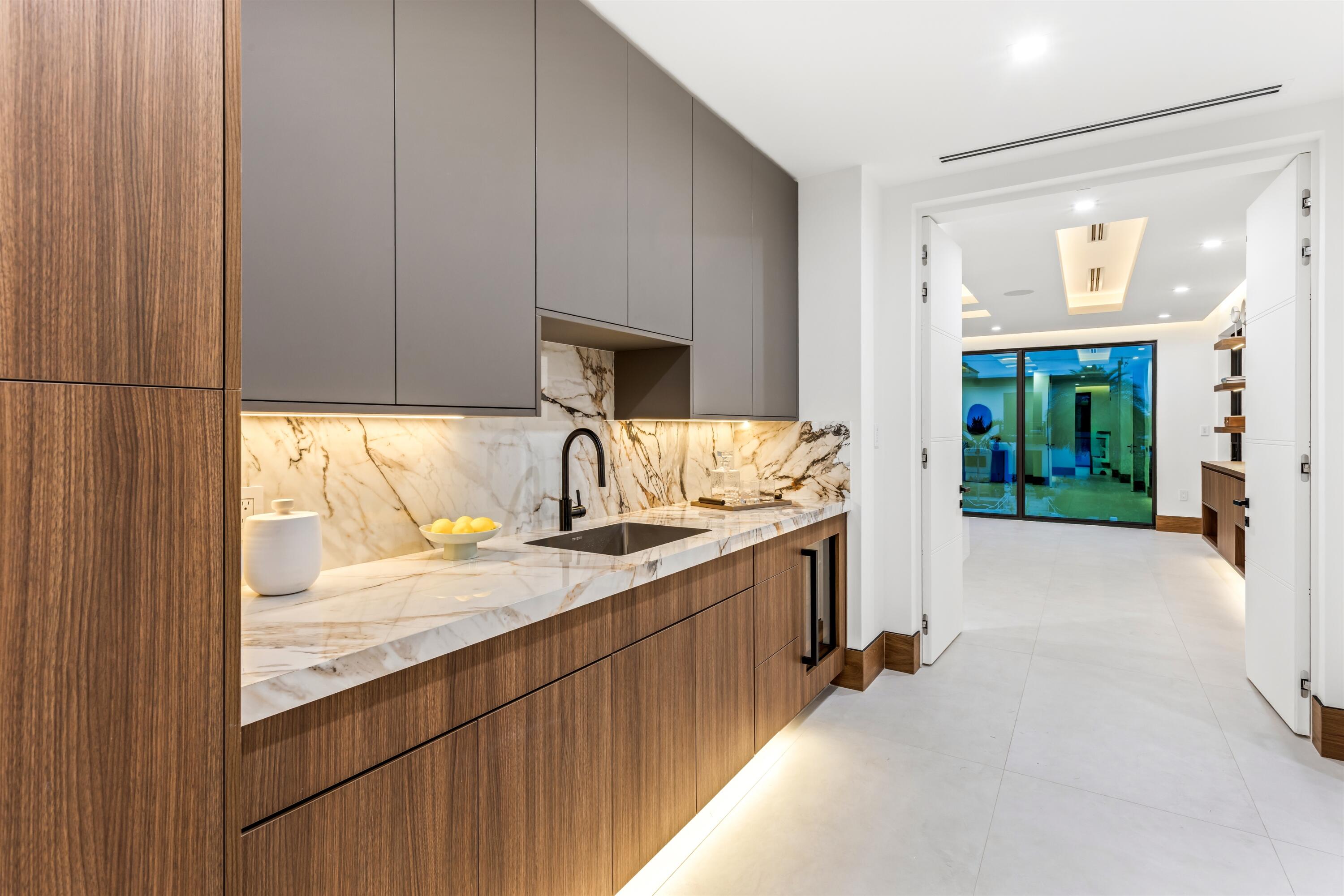 2441 NE 48th Lighthouse Point, FL 33064