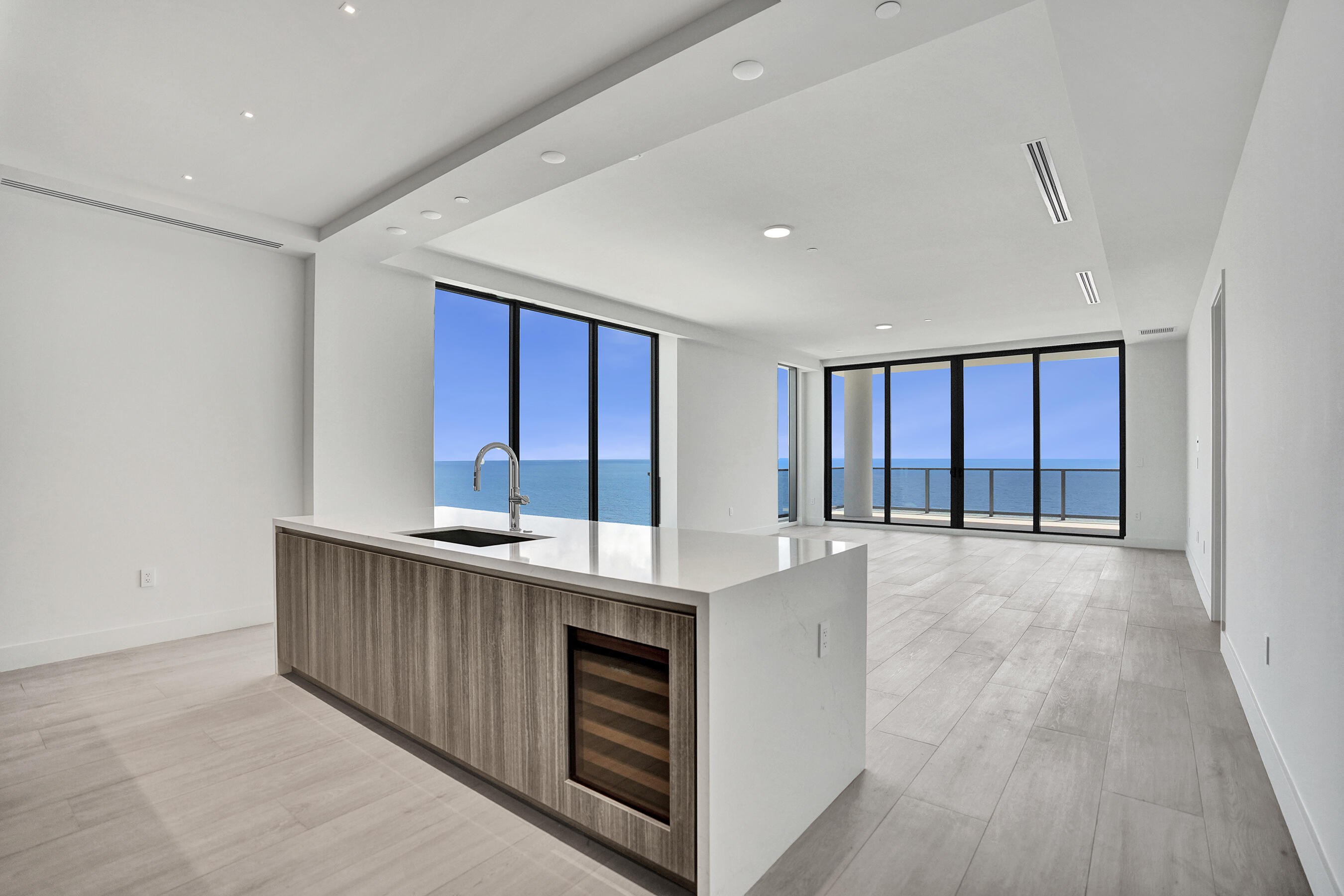 305 Briny Ave #PH905 Pompano Beach, FL 33062