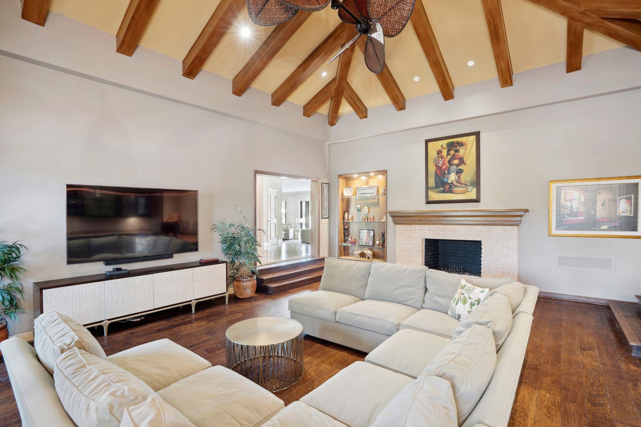 90 Compass Ln Fort Lauderdale, FL 33308