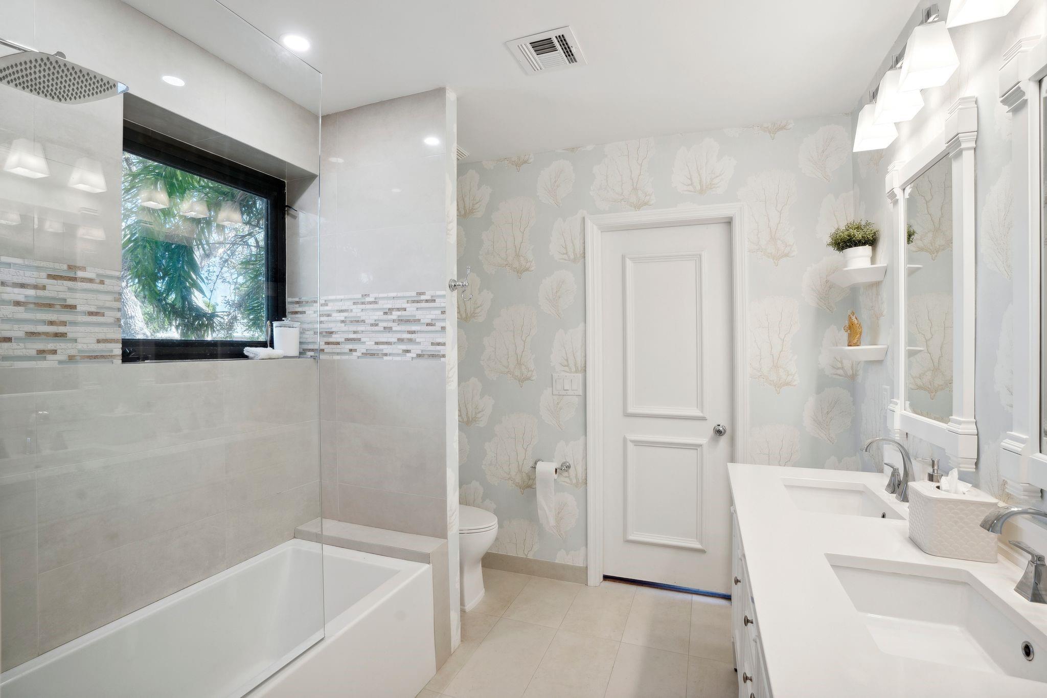 90 Compass Ln Fort Lauderdale, FL 33308