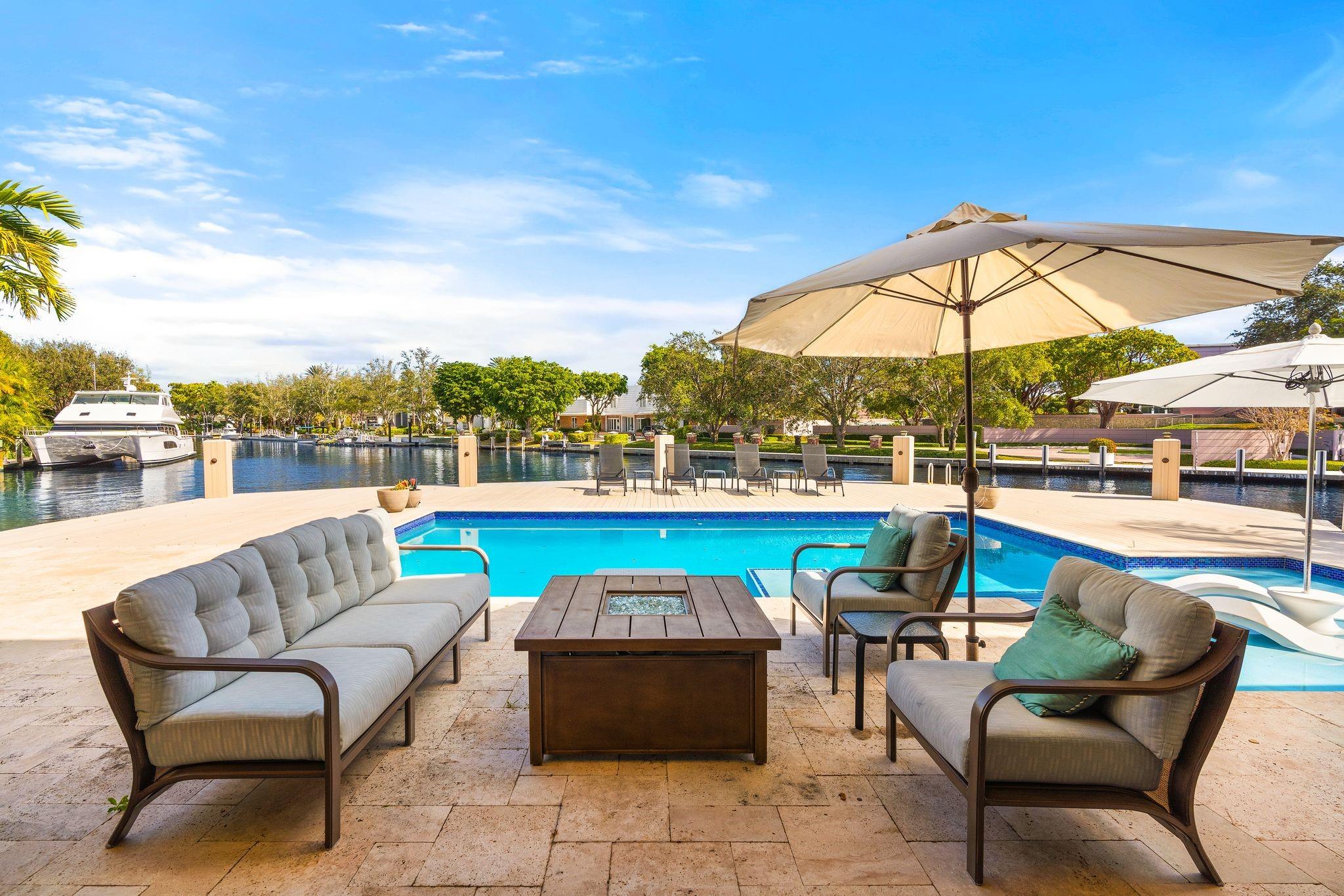 90 Compass Ln Fort Lauderdale, FL 33308