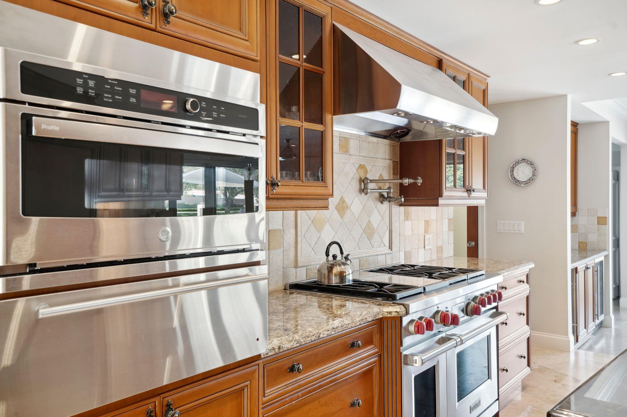 90 Compass Ln Fort Lauderdale, FL 33308