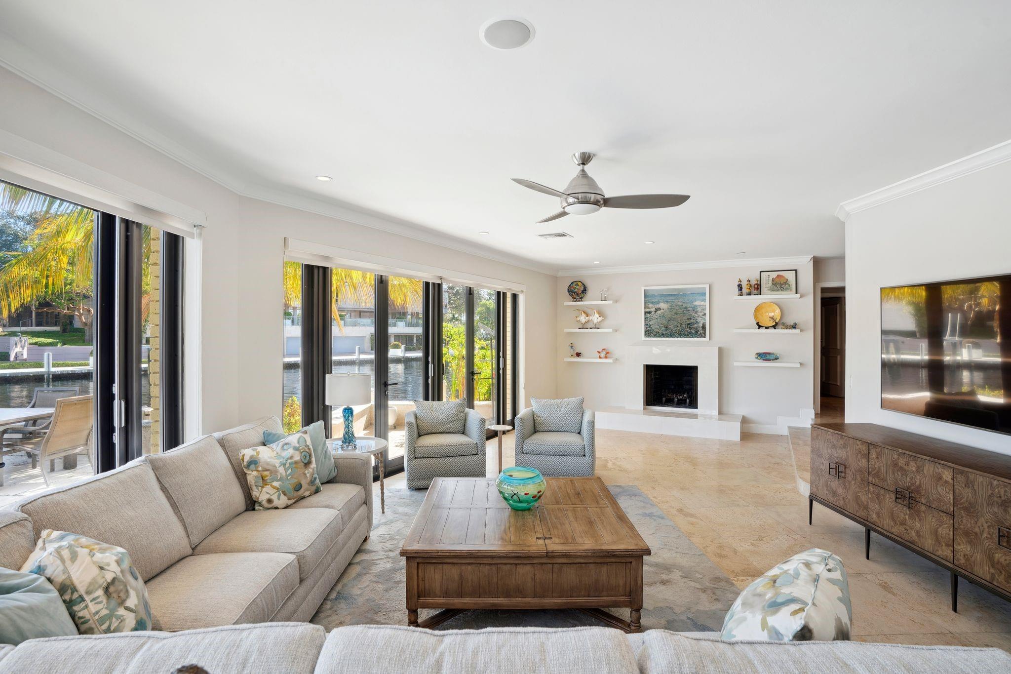 90 Compass Ln Fort Lauderdale, FL 33308