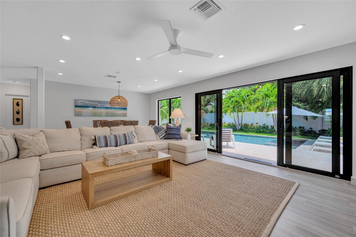 2205 Manatee Fort Lauderdale, FL 33316