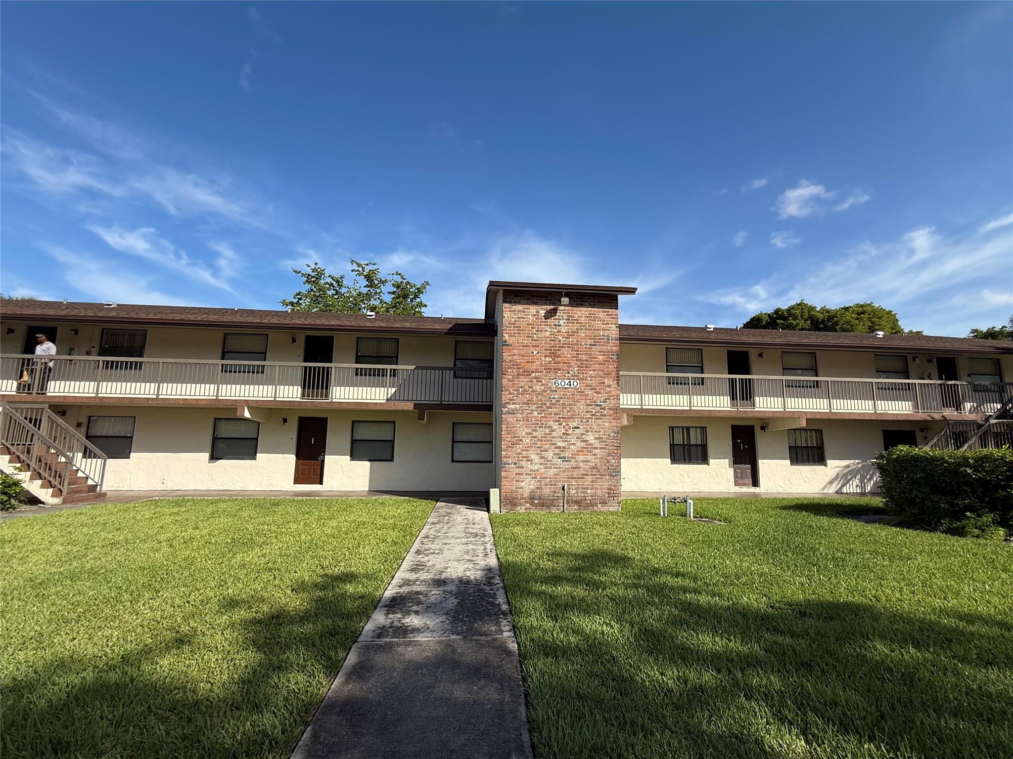 6040 N Shakerwood Cir #205