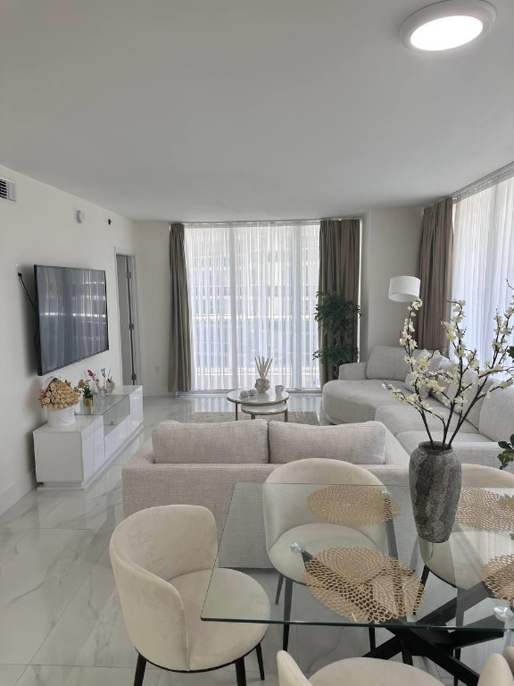 image Beach Club 233