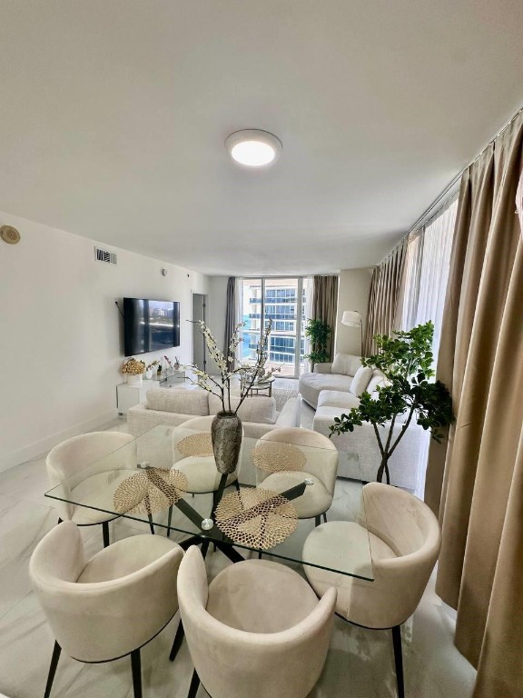 image Beach Club 235