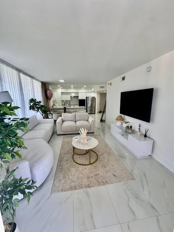 image Beach Club 236