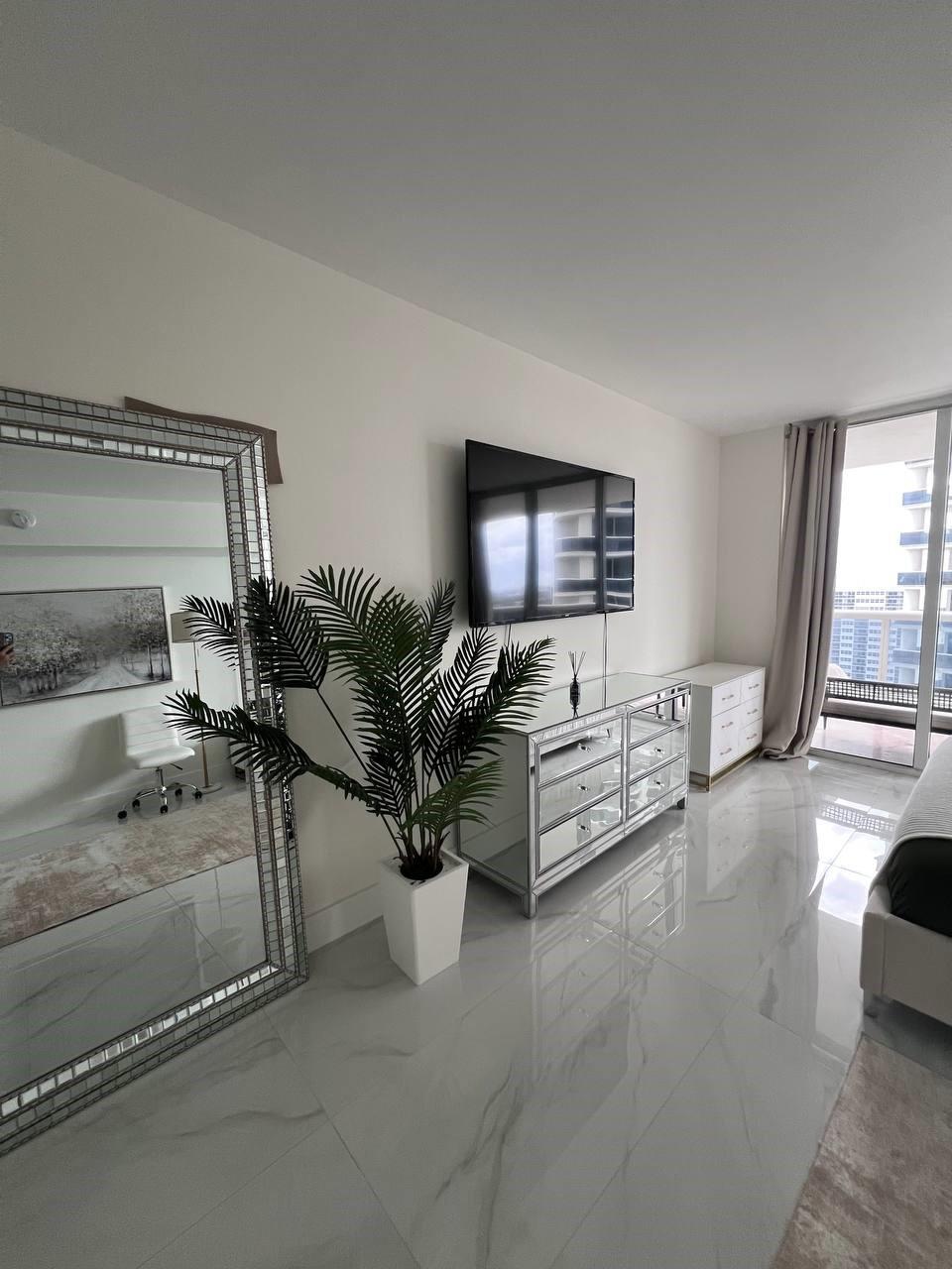 image Beach Club 244