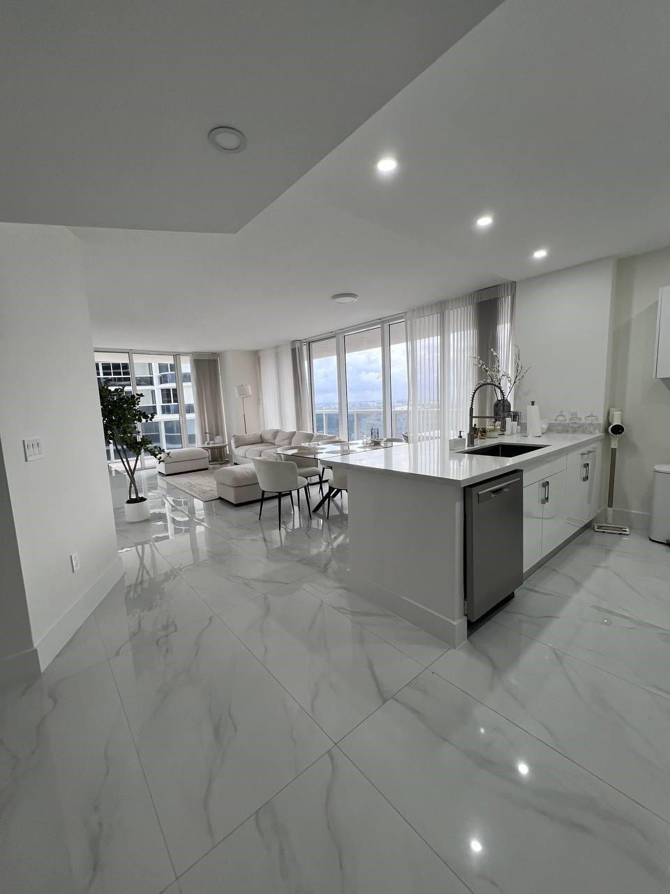 image Beach Club 253