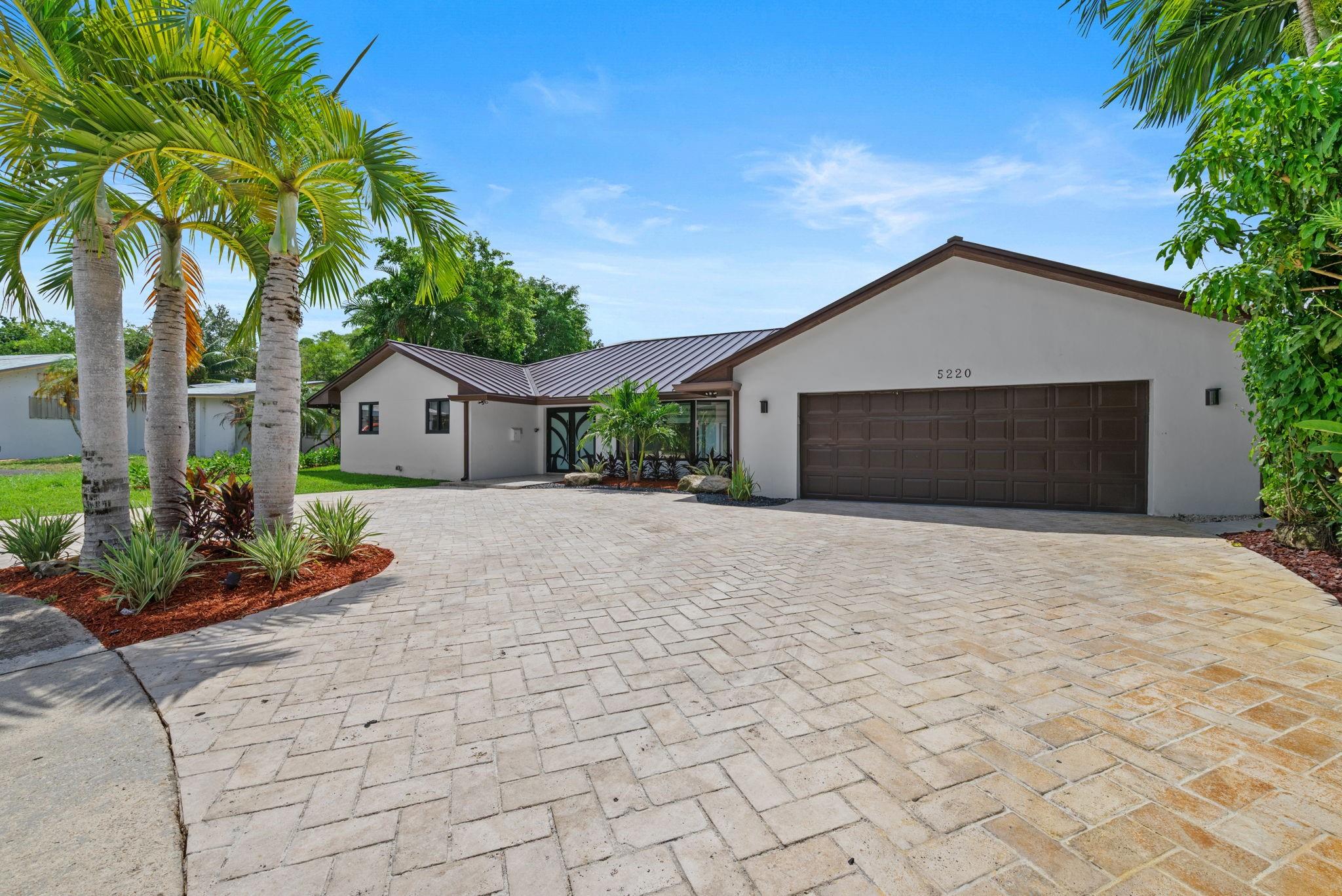 5220 N 31st Pl