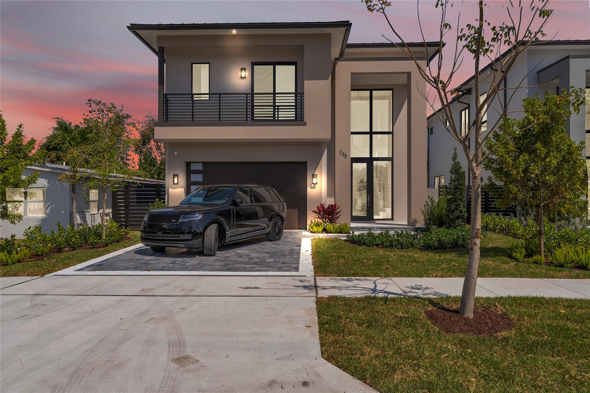 235 NE 11th St