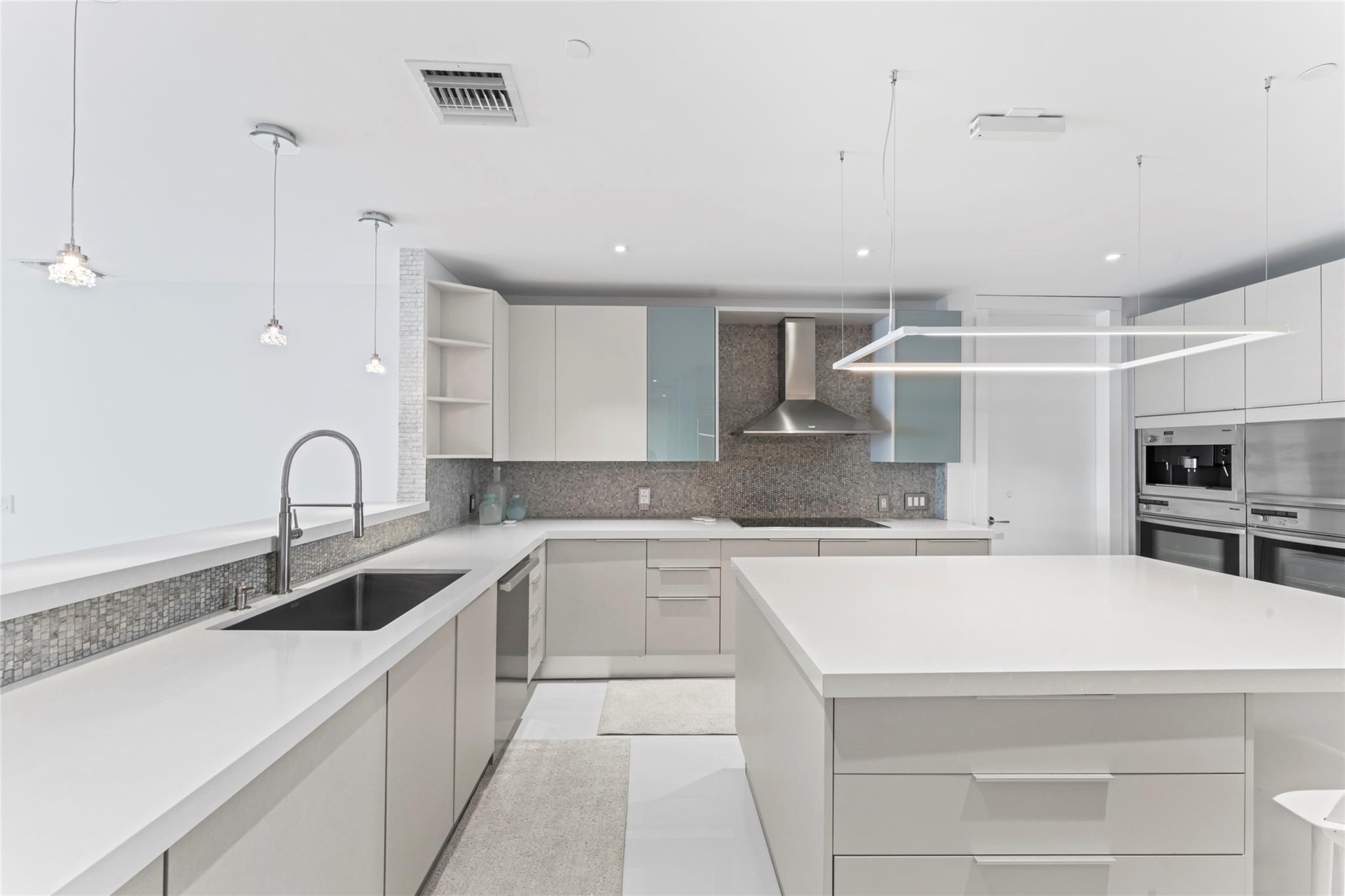 5959 Collins Ave #1203 Miami Beach, FL 33140