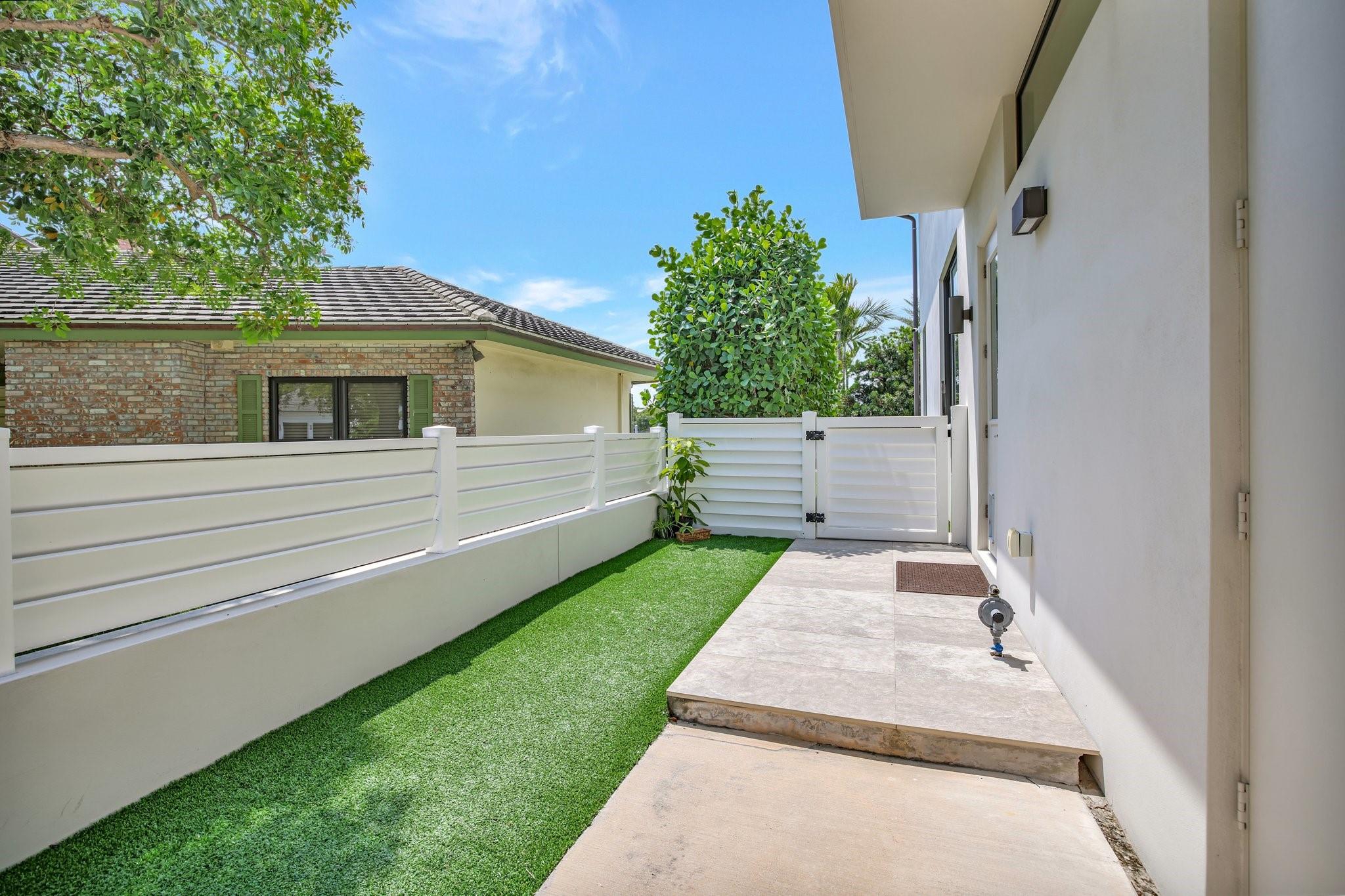 1336 Seminole Dr Fort Lauderdale, FL 33304