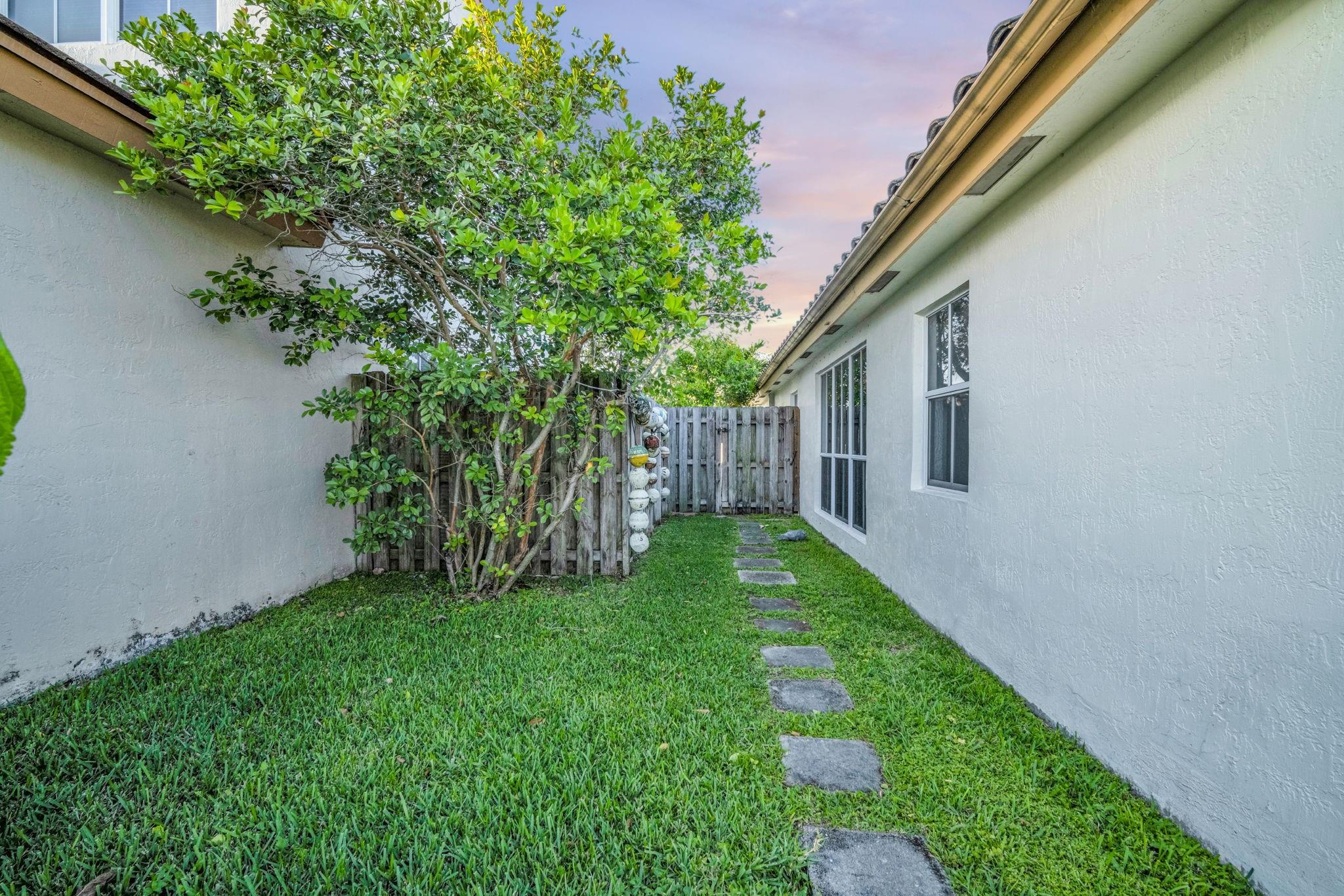 18510 NW 22nd St Pembroke Pines, FL 33029