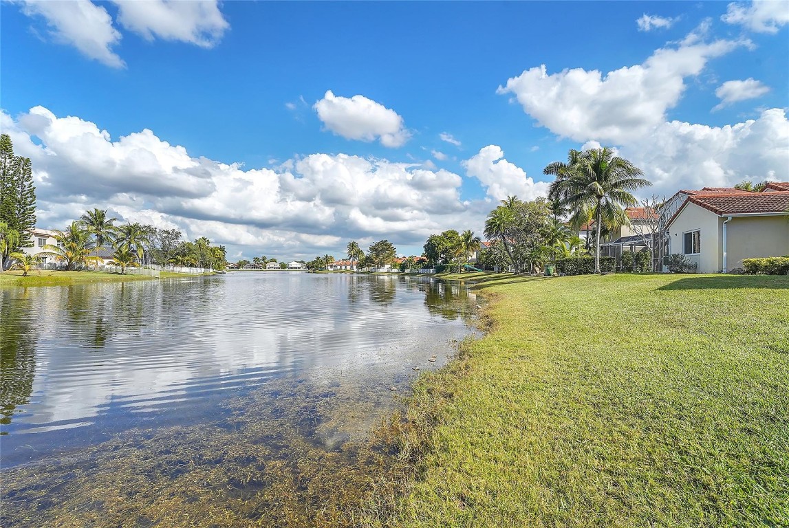 1116 SW 180th Pembroke Pines, FL 33029