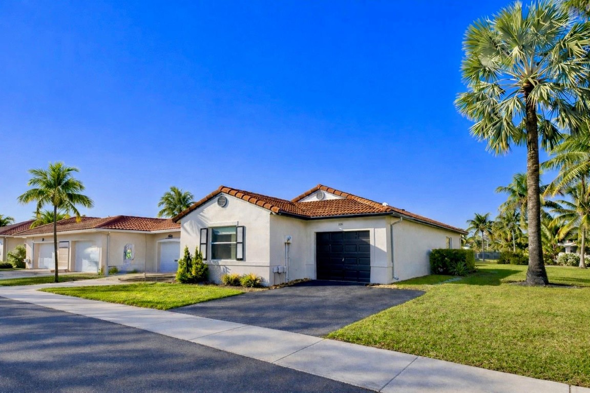 1116 SW 180th Pembroke Pines, FL 33029