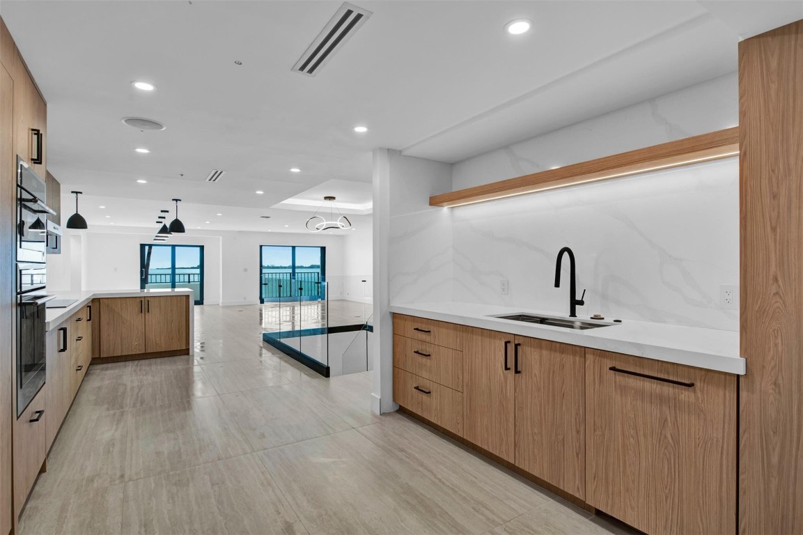 520 E Brickell Key #BH25 Miami, FL 33131