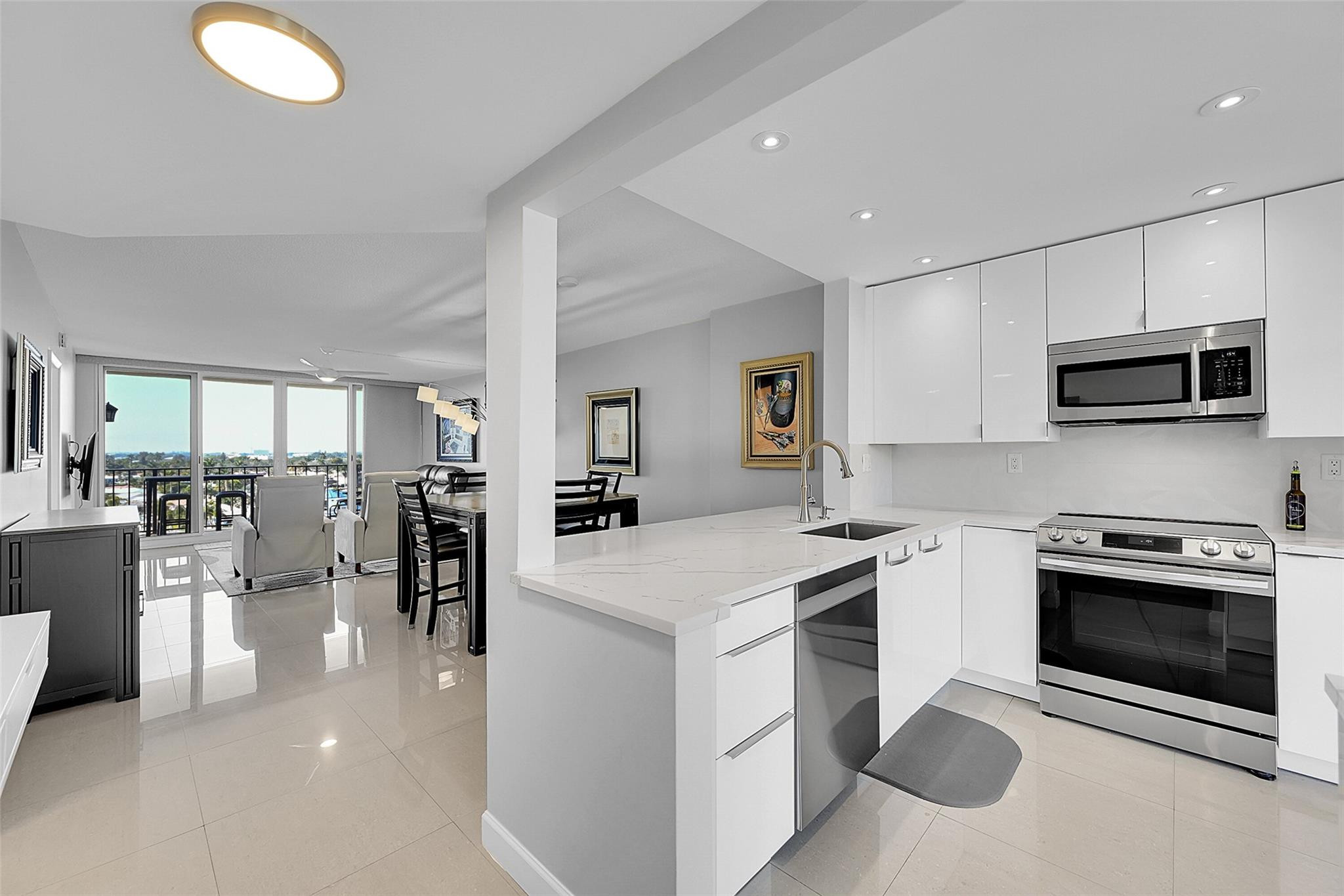 521 N Riverside #707