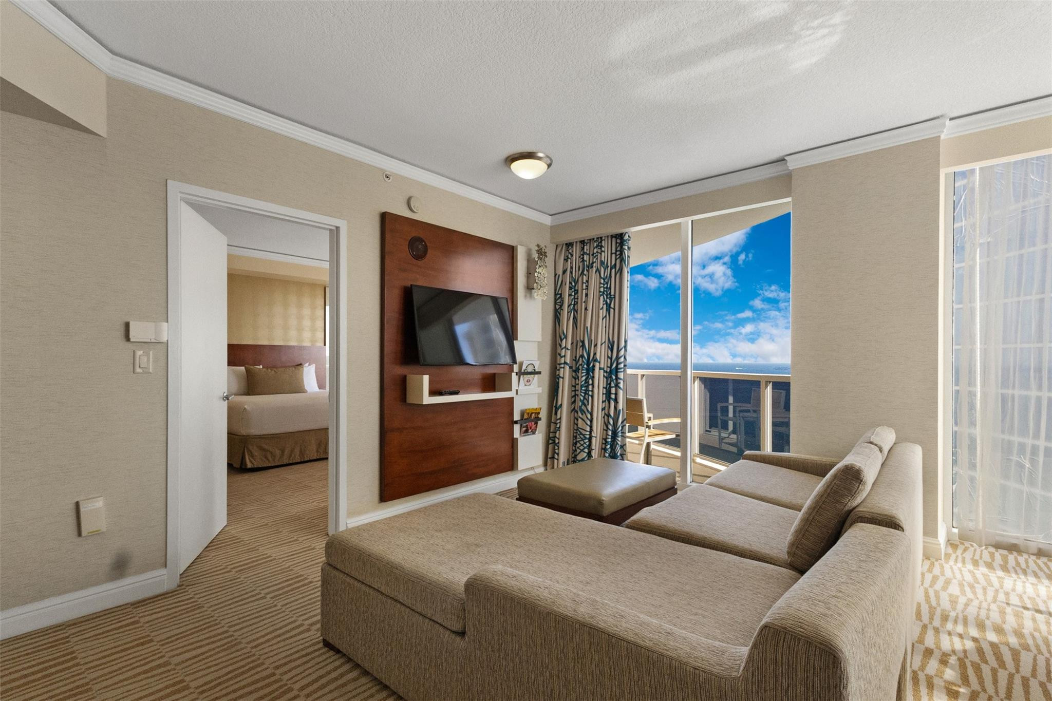 18001 Collins #2614 North Miami Beach, FL 33160