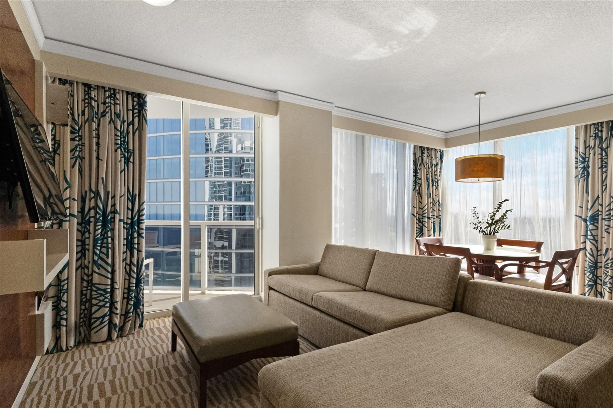 18001 Collins #2614 North Miami Beach, FL 33160