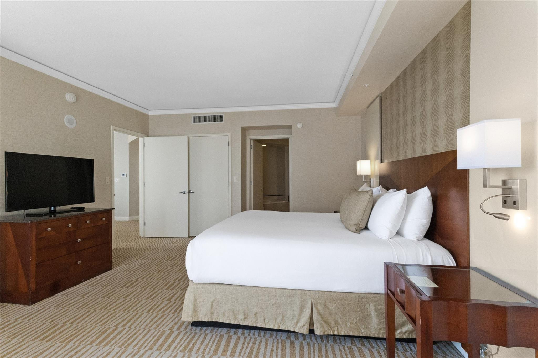 18001 Collins #2614 North Miami Beach, FL 33160