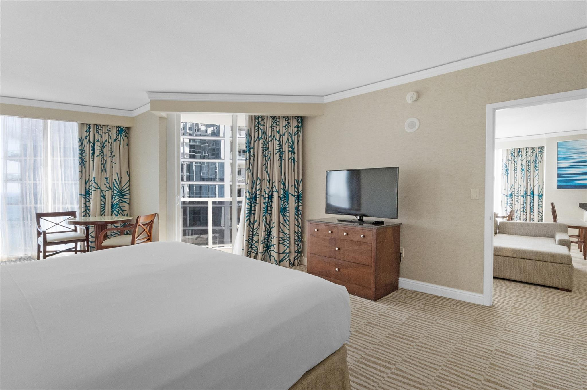 18001 Collins #2614 North Miami Beach, FL 33160