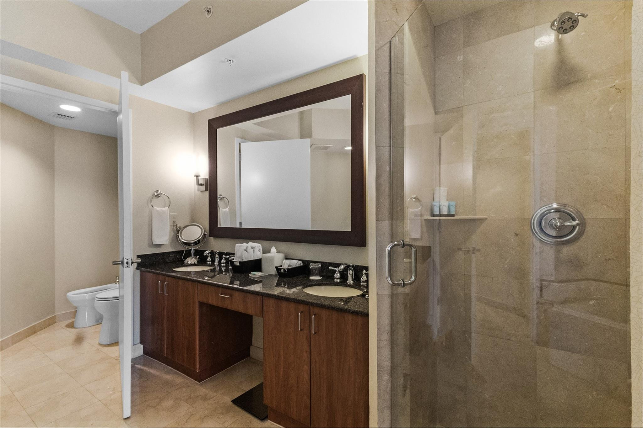 18001 Collins #2614 North Miami Beach, FL 33160