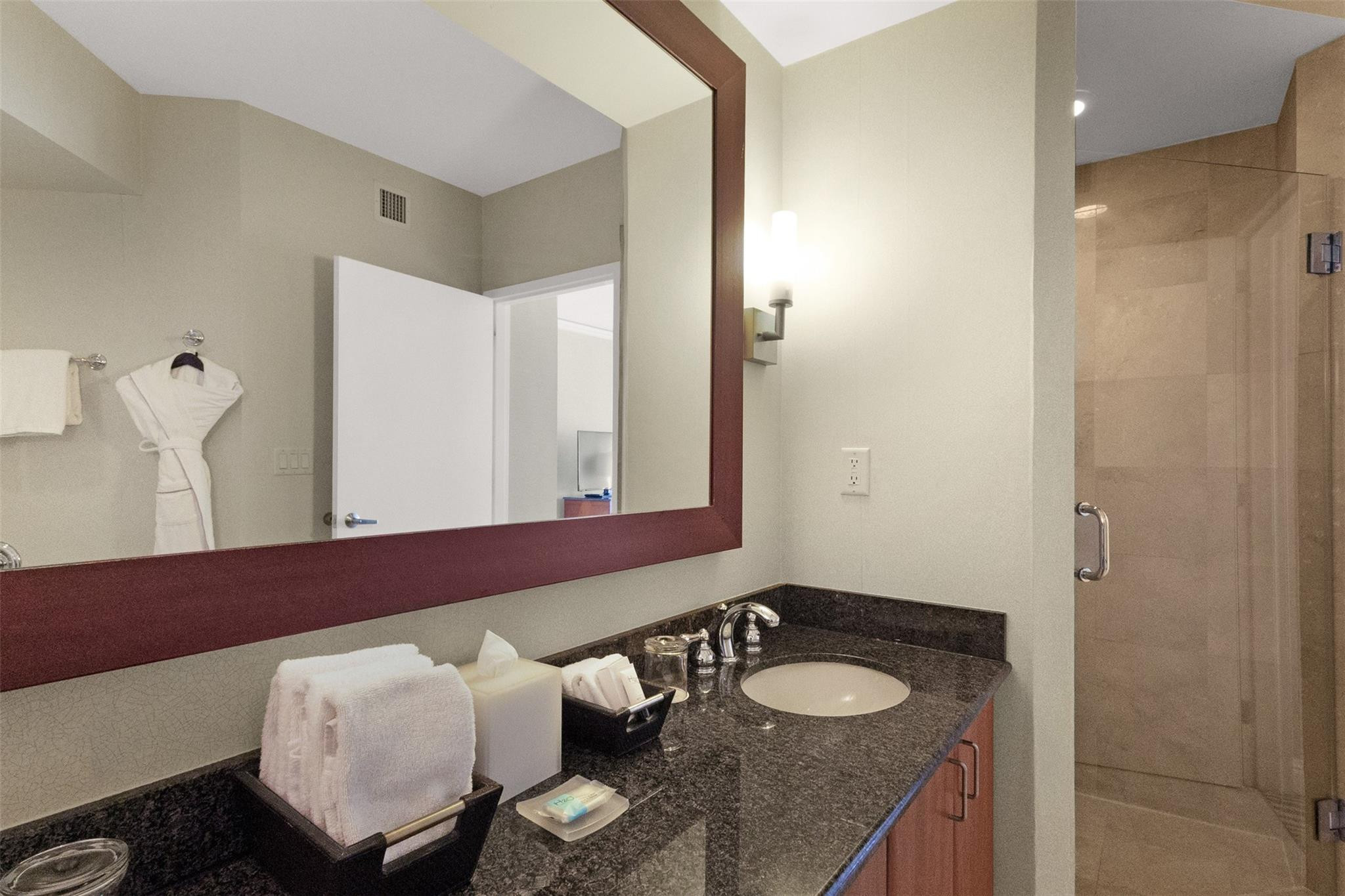 18001 Collins #2614 North Miami Beach, FL 33160