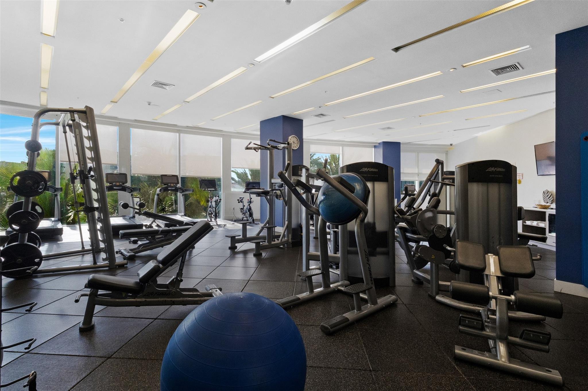 18001 Collins #2614 North Miami Beach, FL 33160