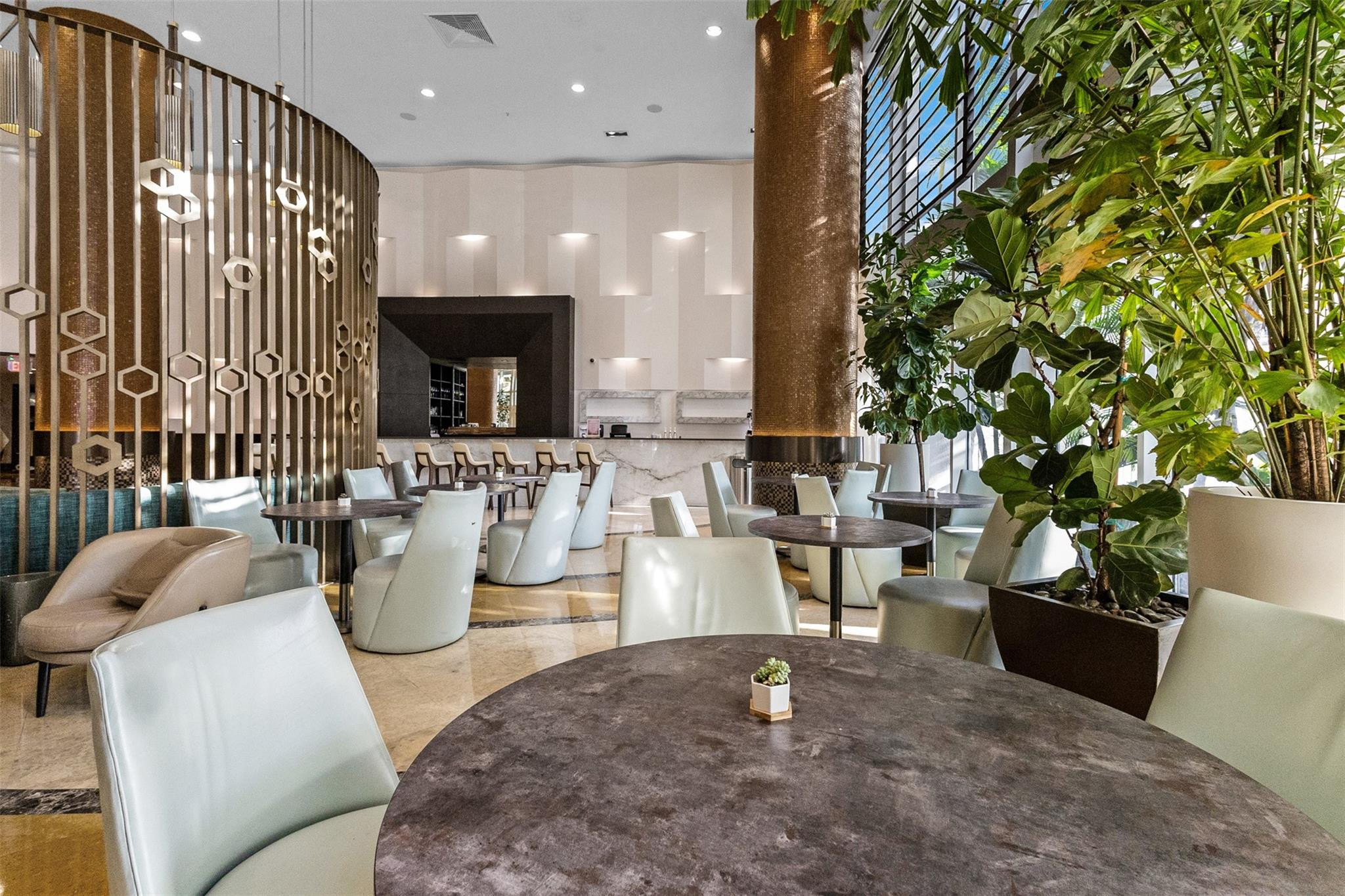 18001 Collins #2614 North Miami Beach, FL 33160