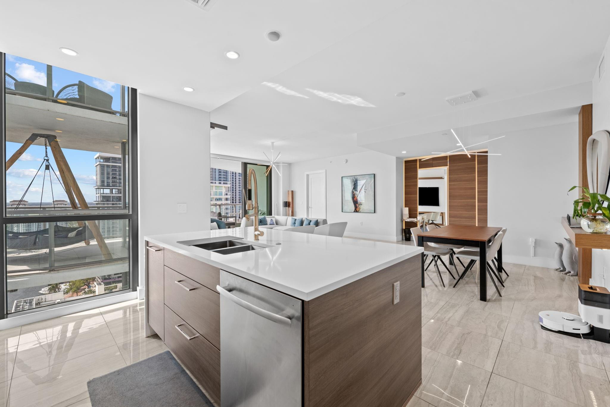 100 E Las Olas #2404 Fort Lauderdale, FL 33301