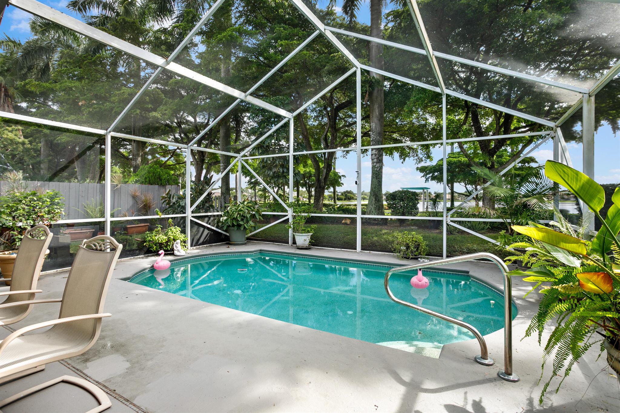 1963 Oak Berry Cir