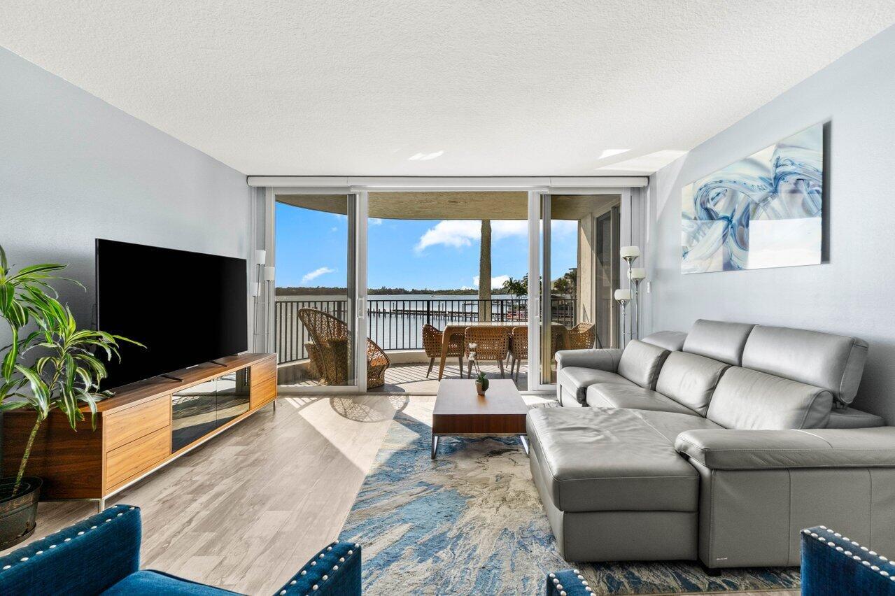 8200 Lakeshore Dr #3030